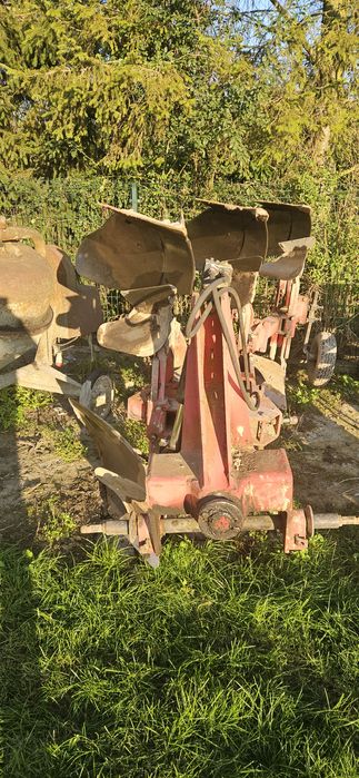 Pług 3 obrotowy Master 102 KUHN