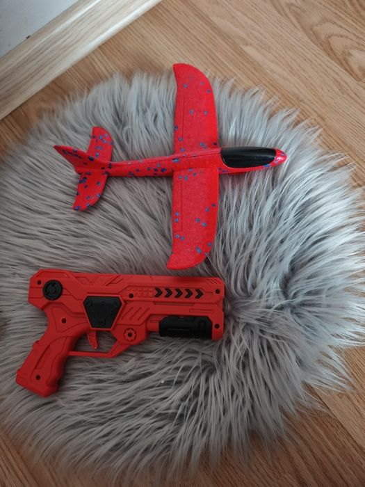 Pistolet z samolotem