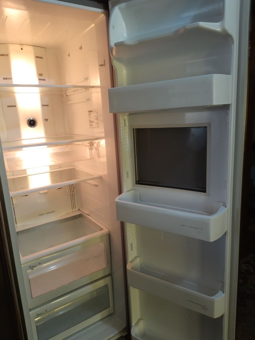 Двохдверний холодильник samsung