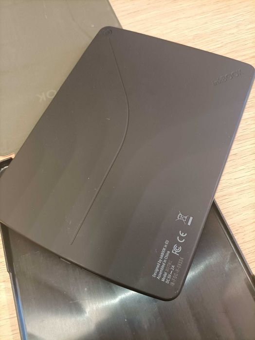 Inkbook Focus Black + etui Twist + 1400 ebooków e-czytnik książek eink