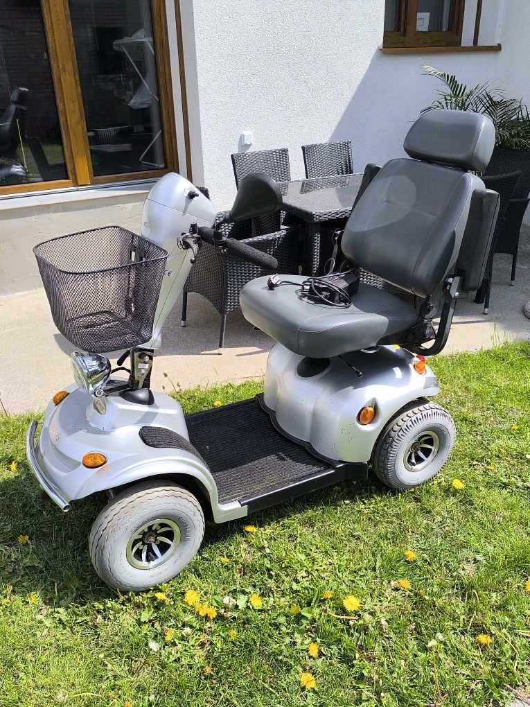 Wózek seniora elektryczny na dużych kołach