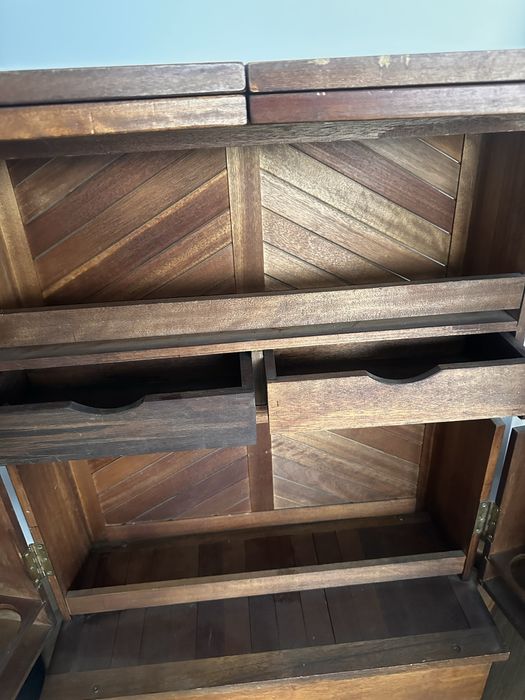 Barek z drzewa egzotycznego