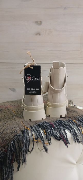 Ботінки жіночі молочні