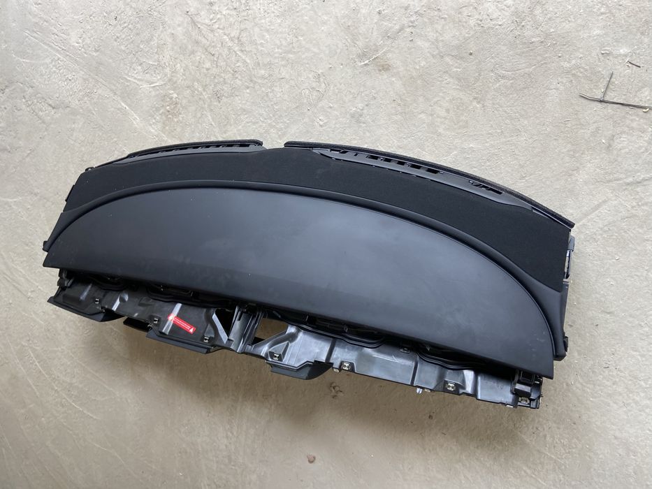 Панель торпедо з подушкою і динаміками Tesla Model 3 1103551-02-k