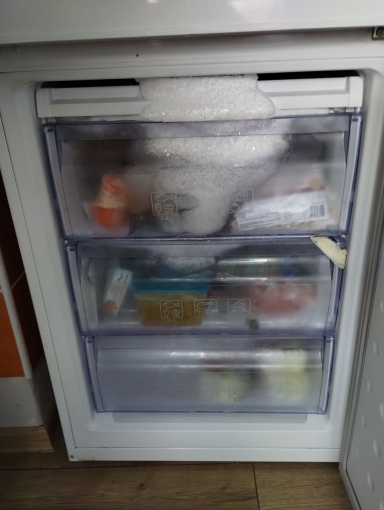 Lodówka Beko CS230020