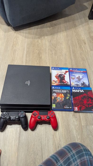 PS4 pro +2 pady + gry