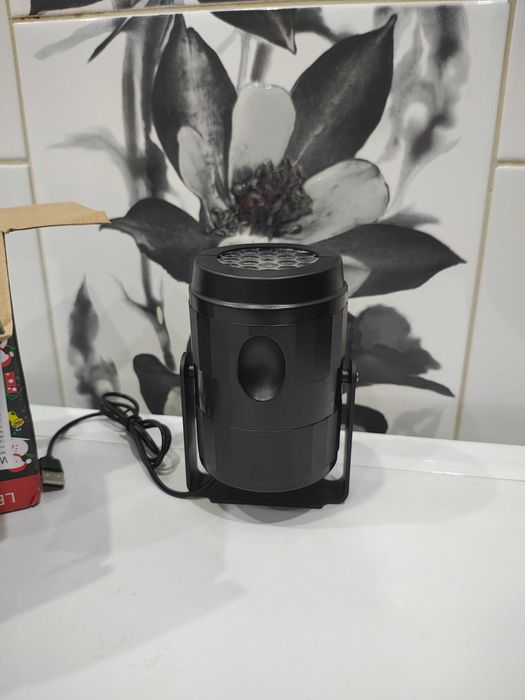 HIT – świąteczny projektor śnieżynek, całkowicie nowy na USB