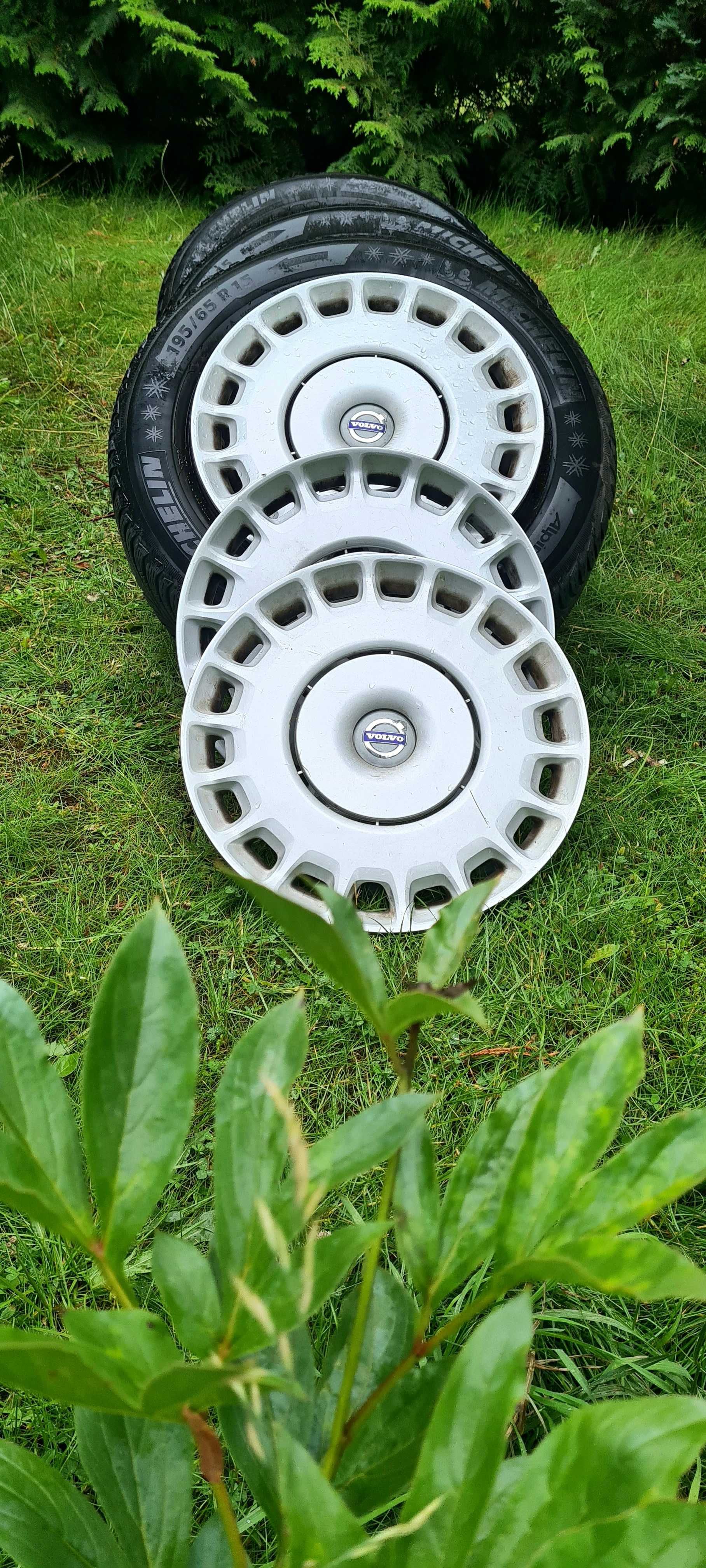 Komplet kół z oponami zimowymi Michelin z kapslami Volvo