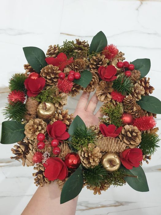 Wianek świąteczny na drzwi lub stół szyszki 35 sinsay
