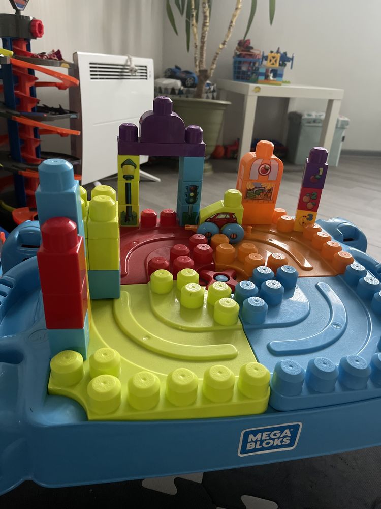 Столик Mega bloks