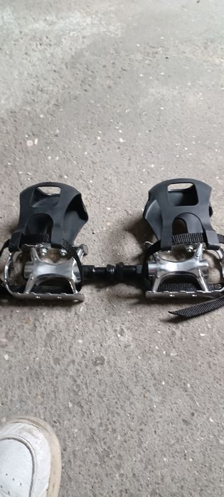 Pedais com ajuste de pé