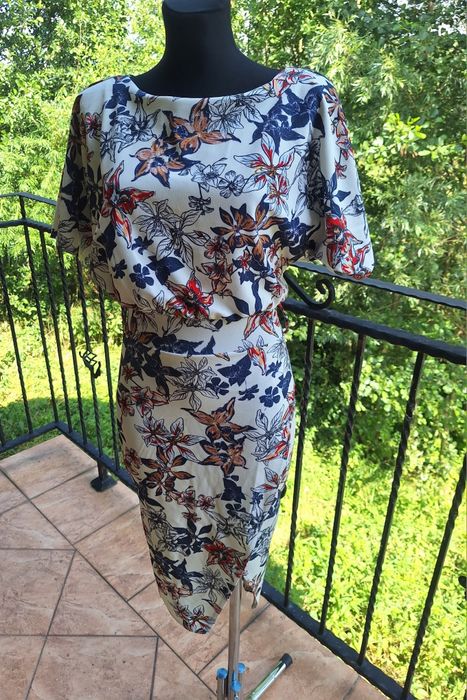 Piękna sukienka z rozcięciem na nogę marka Missfiga rozmiar XS 34