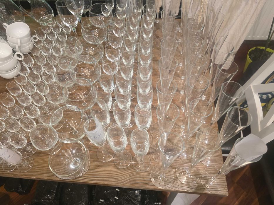 Kieliszki do szampana, wina i wódki