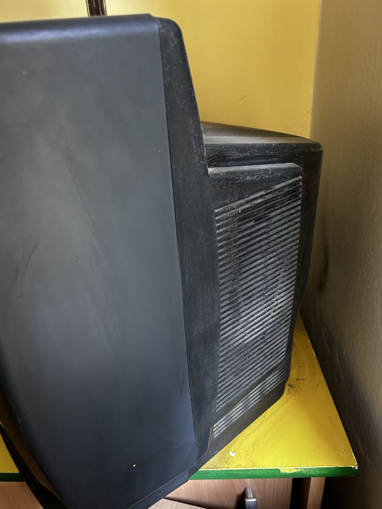 Stary Telewizor HCM kineskopowy