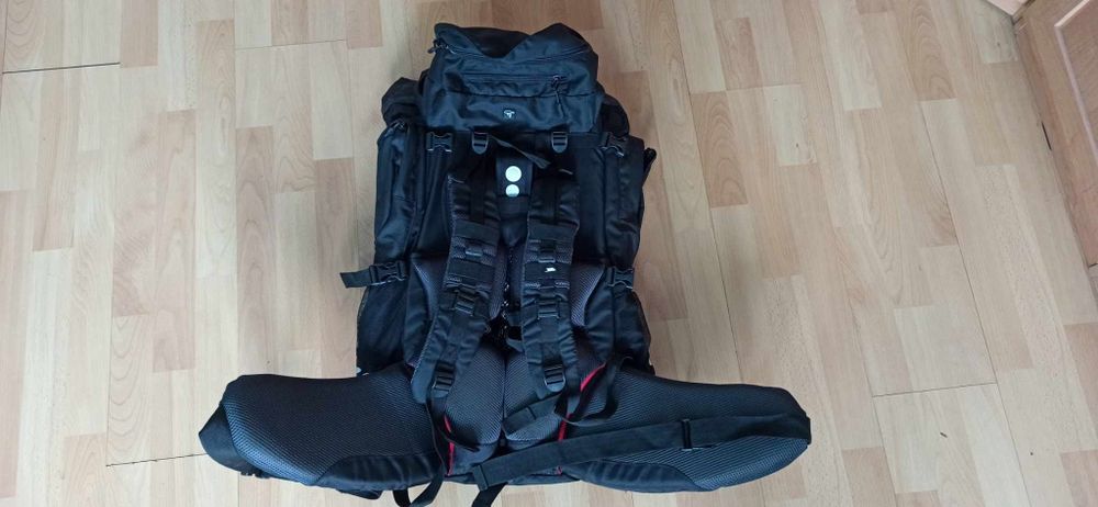 Plecak ze stelażem turystyczny górski 65L