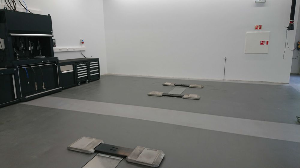 Posadzki żywiczne,remonty posadzek przemyslowych .