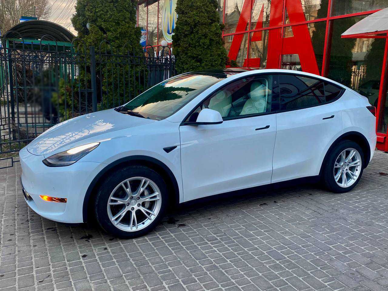 Електромобіль Tesla Model Y 2022 Long Reage Dual motor 82 кВт 545 км