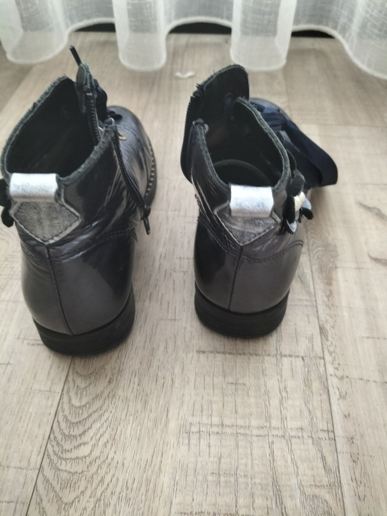 Botas azuis com aplicações