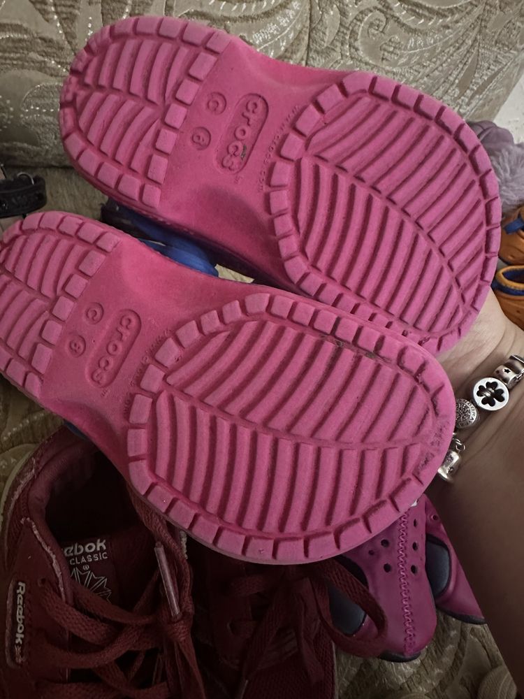 Взуття на дівчинку. Кросівки, босоніжки. Crocs, Nike, Adodas.