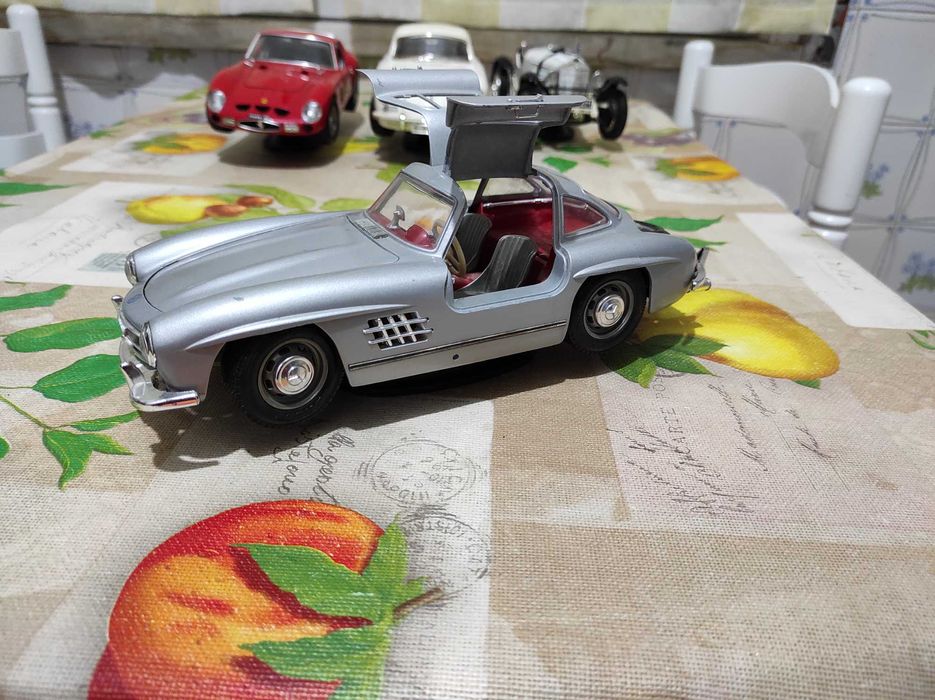 carros de coleção com 25 cm