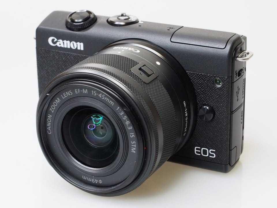 Canon M200 + EF-M 15-45 mm