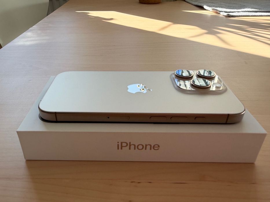 iPhone 16 Pro 128GB pustynny tytan + 2 etui