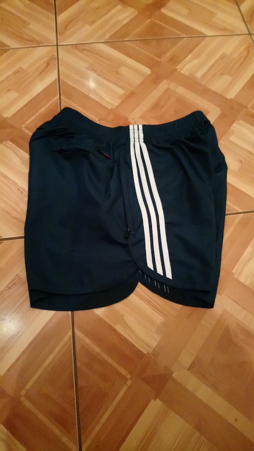 Шорти ADIDAS темно-зелені (made in Indonesia) розм S-M наш 46-48