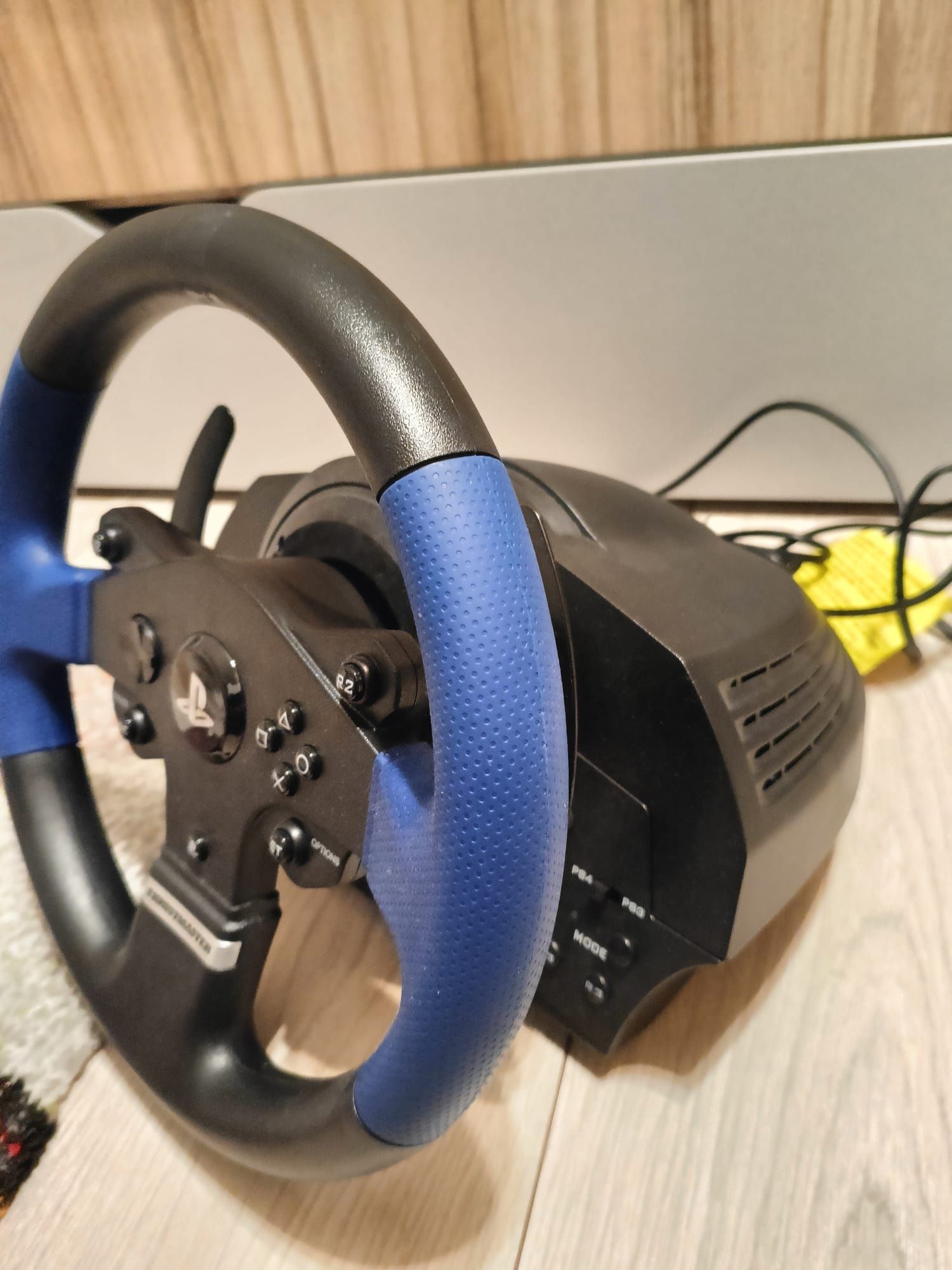 Kierownica Thrustmaster T150 z pedałami do PS4, PS3, PC Force Feedback