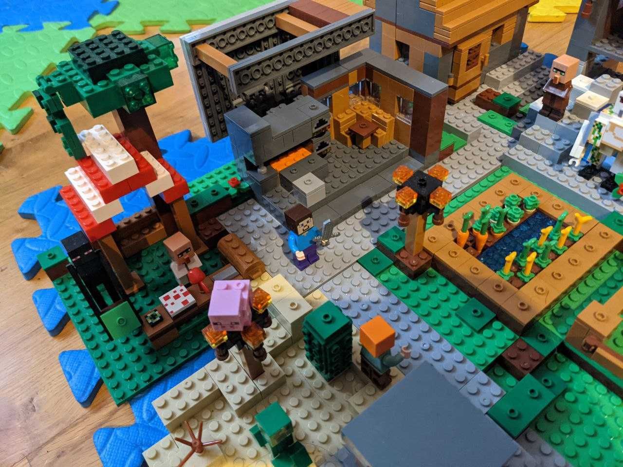 Конструктор Lego Minecraft My World велике село 1600 деталей + фігурки