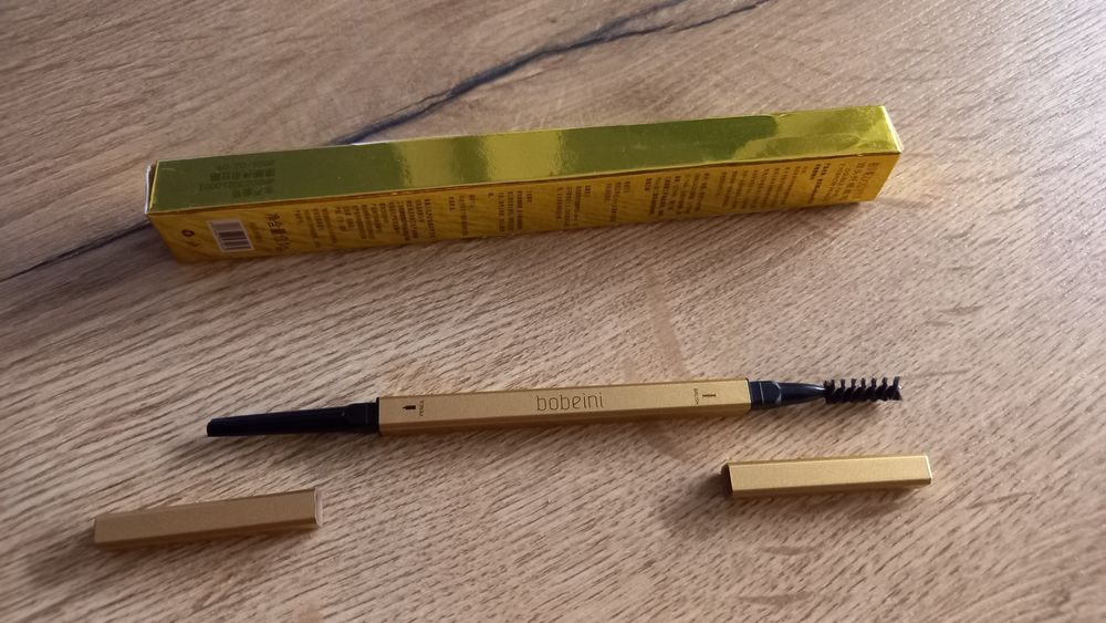 Brązowa kredka do brwi Dark brown