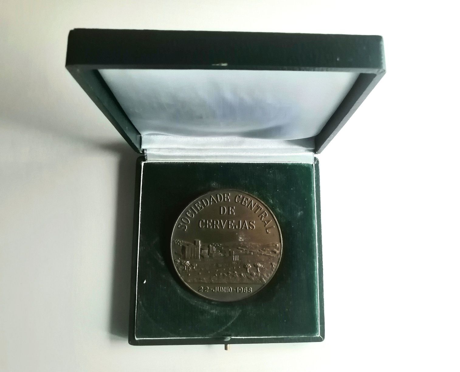Medalha medalhão estojo Central de Cervejas, Inauguração fábrica 1968