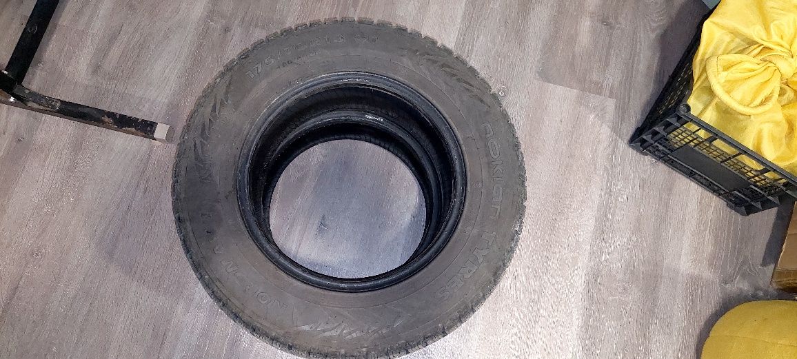 Шини зимові шиповані Nokian