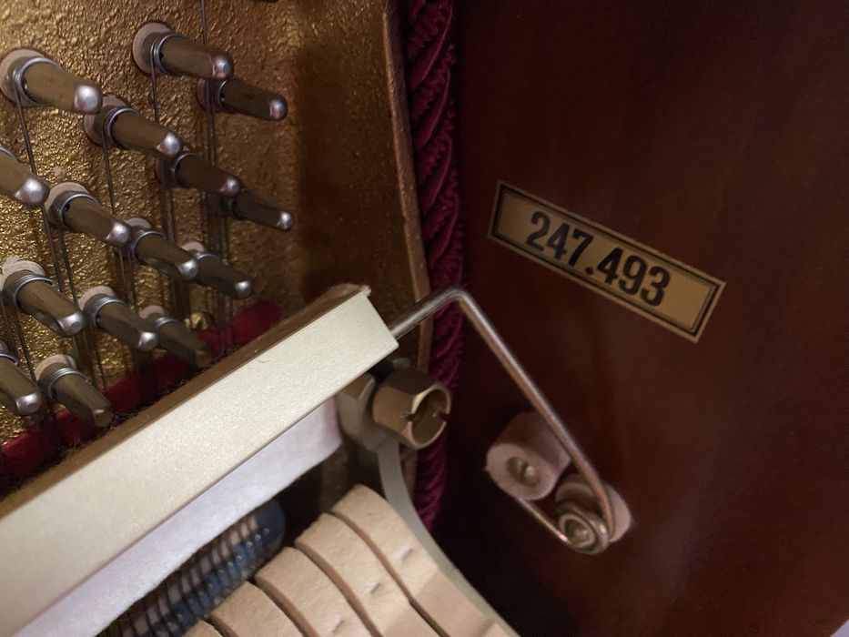 Piękne pianino Schimmel