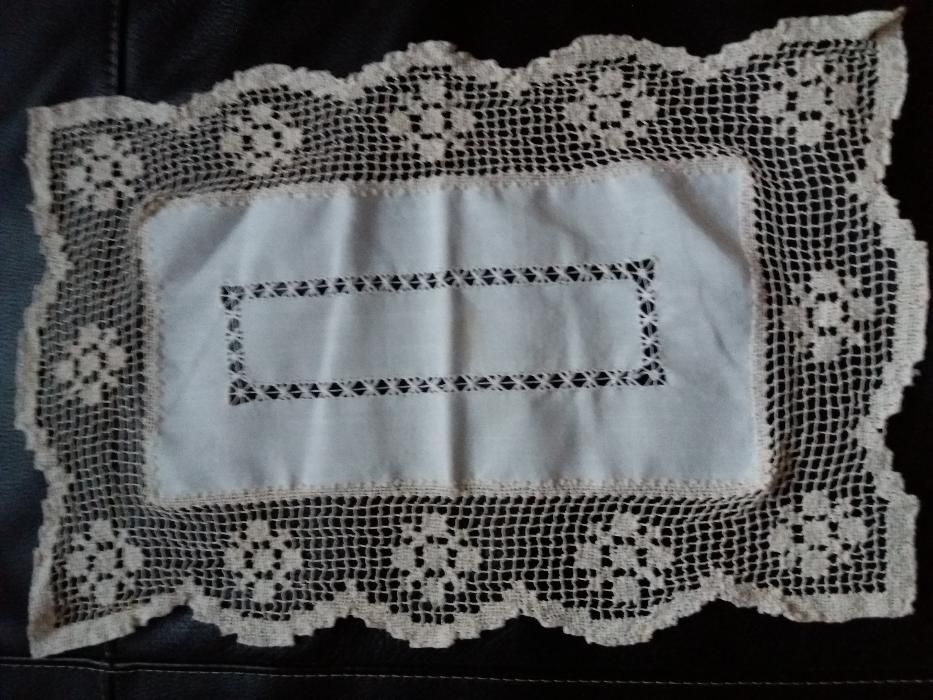 Conjunto de 2 naperons linho bordados a mão NOVOS