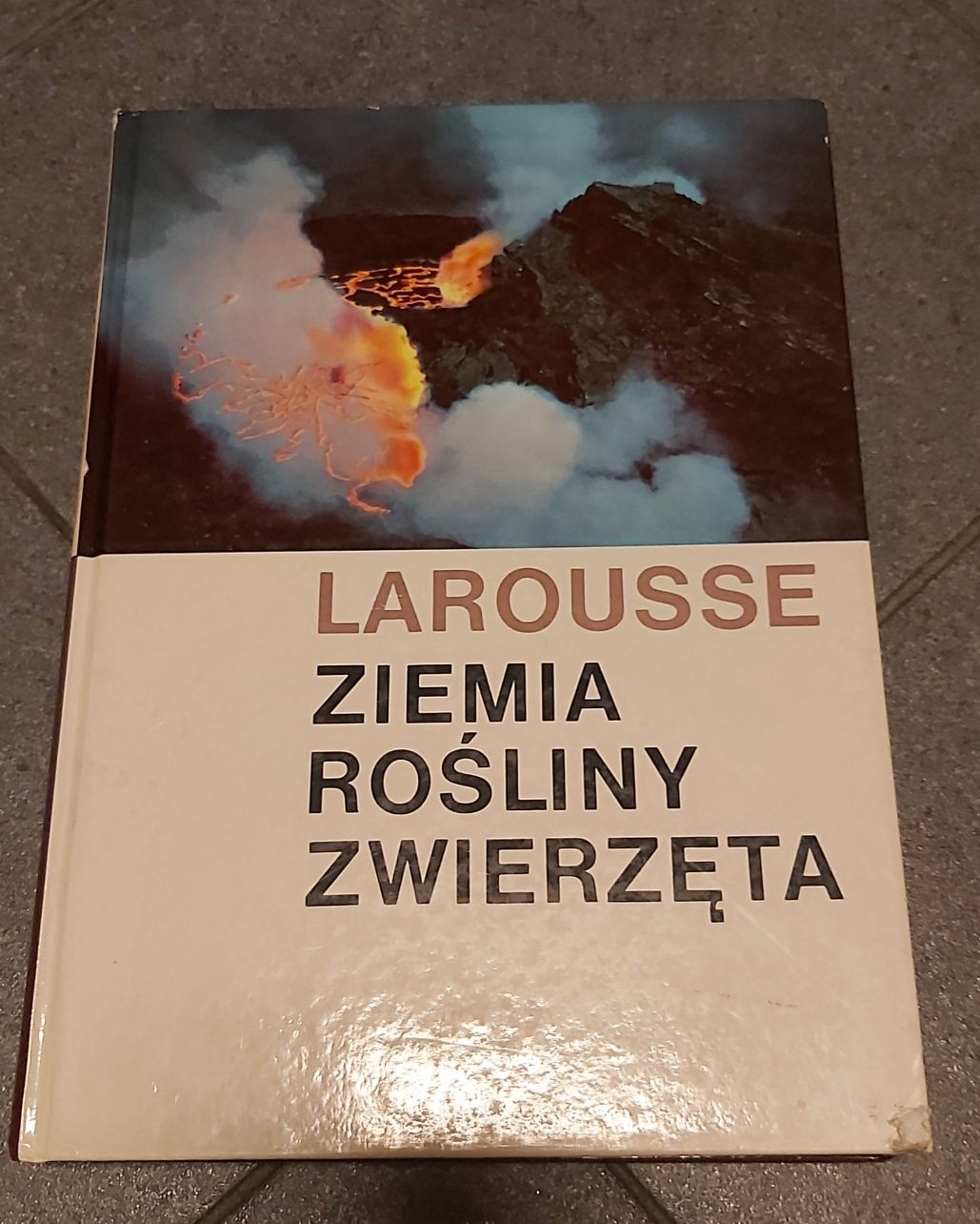 Larousse "Ziemia Rośliny Zwierzęta"