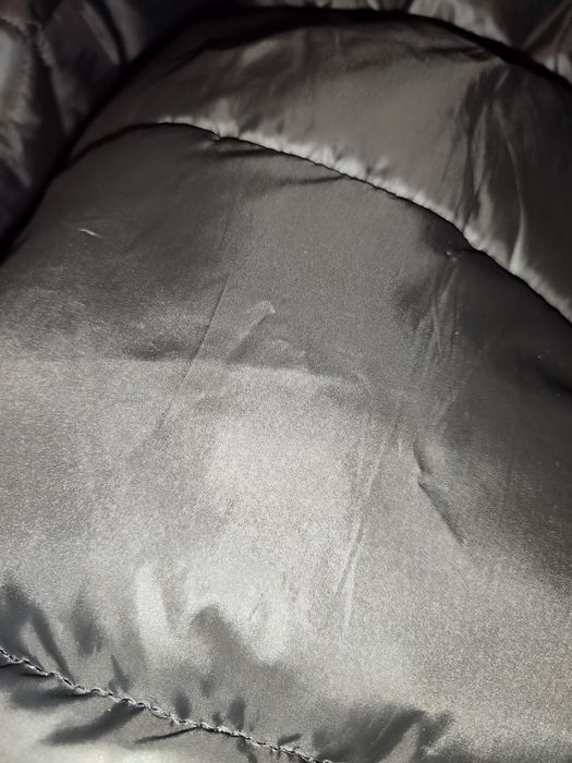 Куртка черного цвета б/у указан размер 48 , подойдёт на 46