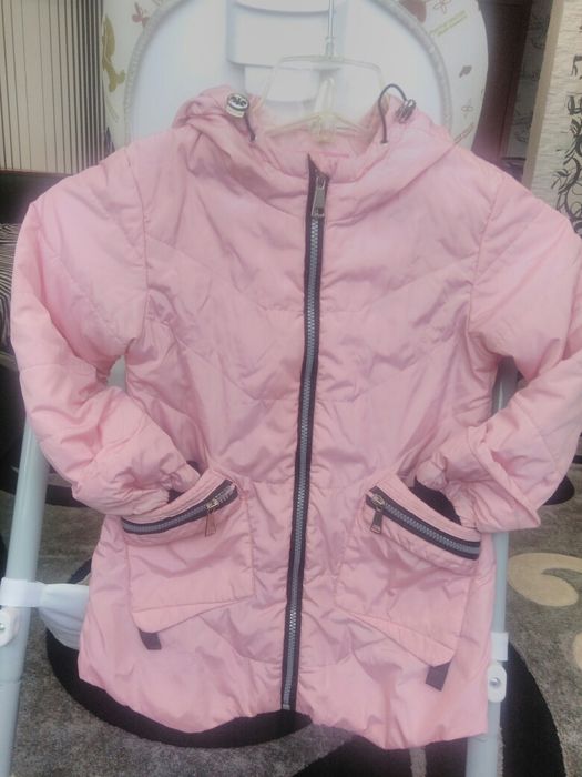 Весенняя демисезонная куртка ветровка для девочки 6 - 7 лет