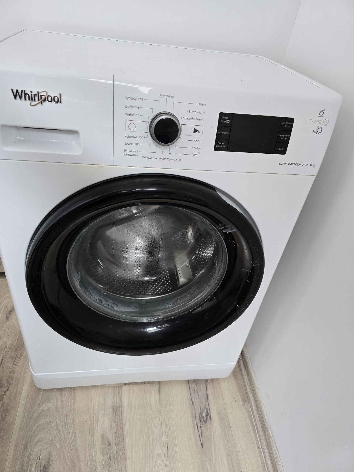 pralka Whirlpool z silnikiem inwerterowym, uszkodzone łożysko bębna