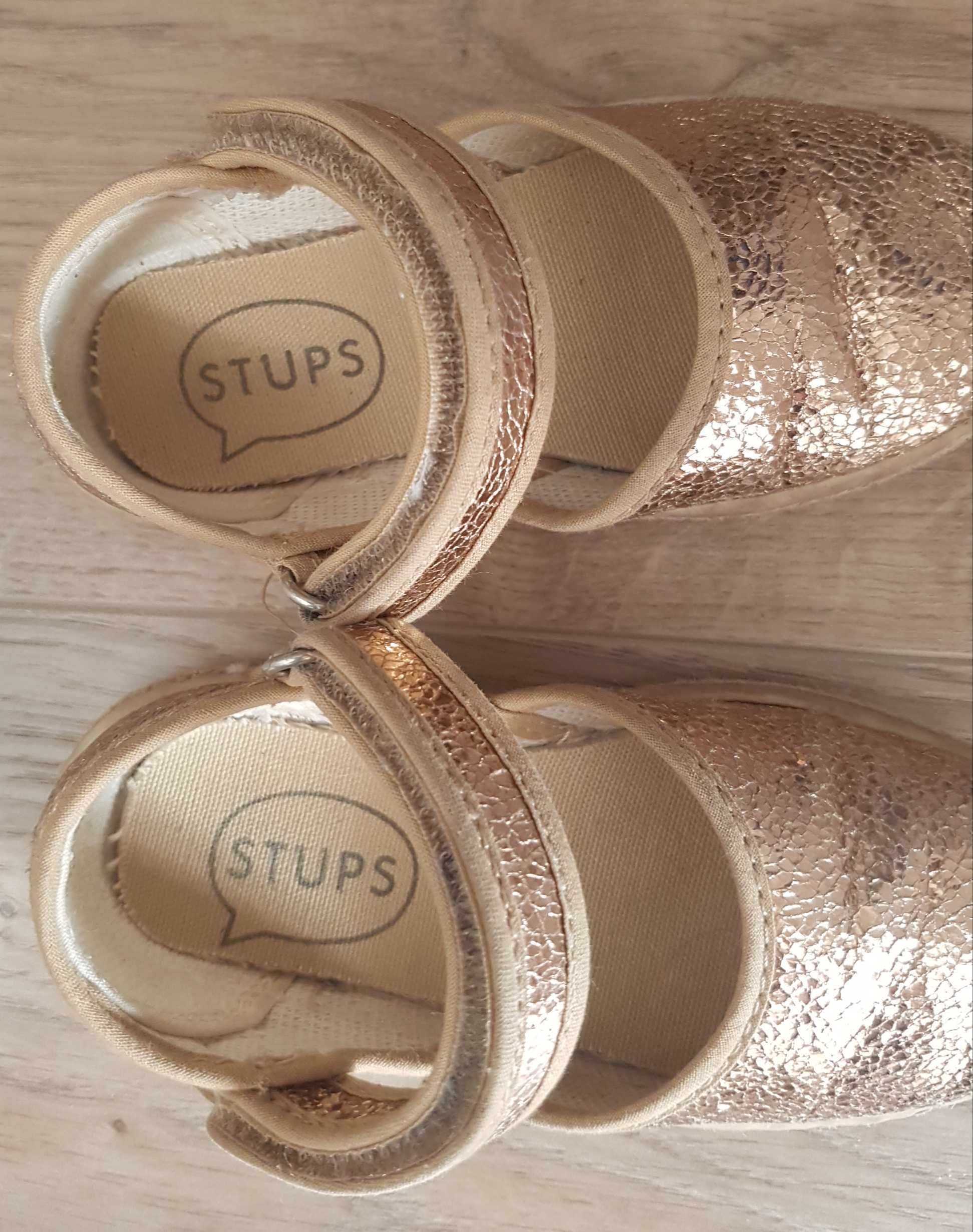 Letnie  buty , sandałki  25 Stups