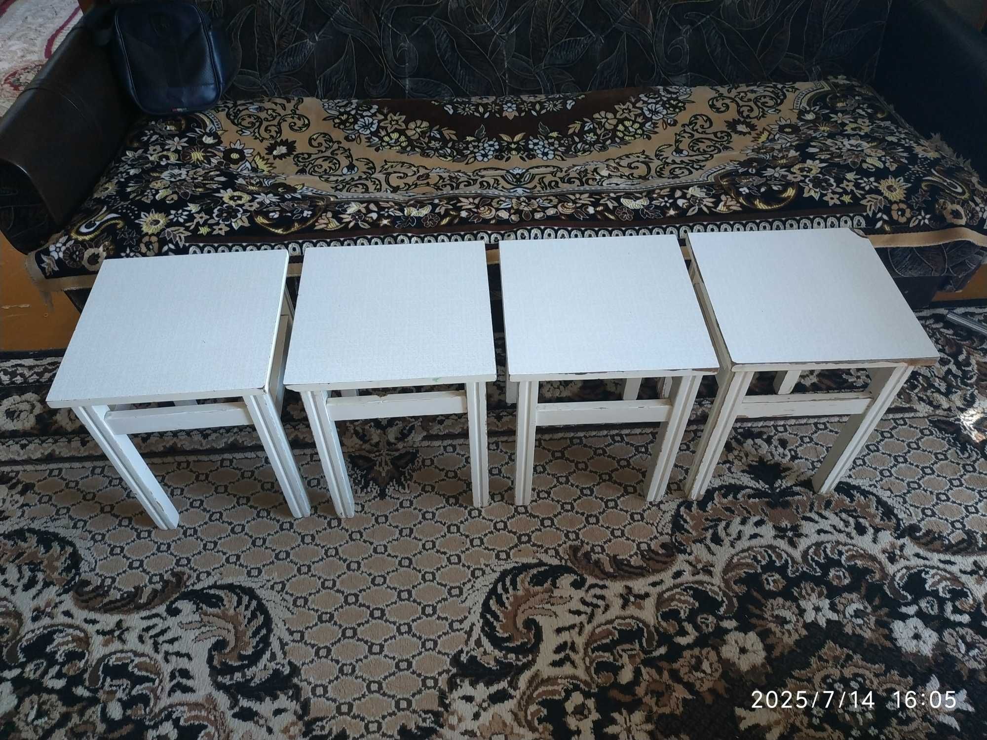 Стулья, табуретки, стільці