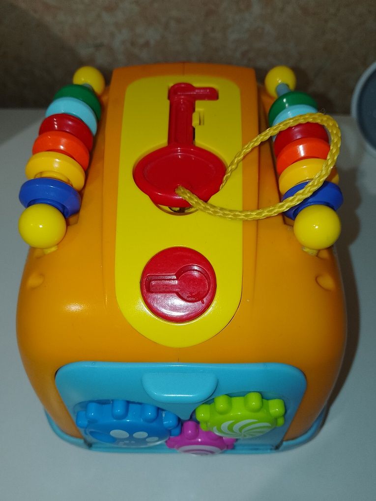 Музыкальная машинка сортер Веселий автобус Hola toys