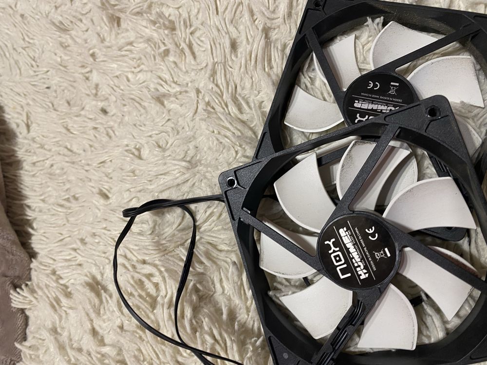 2 Ventoinhas da NOX Hummer e um Frezzer da AMD