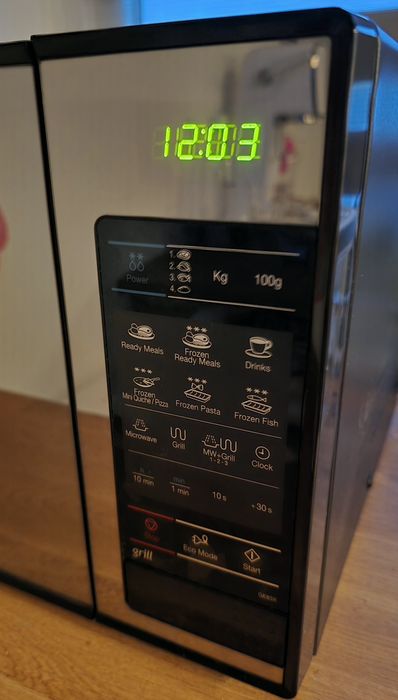 Mikrofalówka Samsung GE83X/XEO z grillem – stan jak nowa!