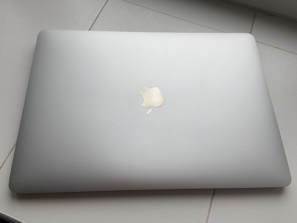 MacBook pro 13, 8/256, 2019 з touch bar, макбук