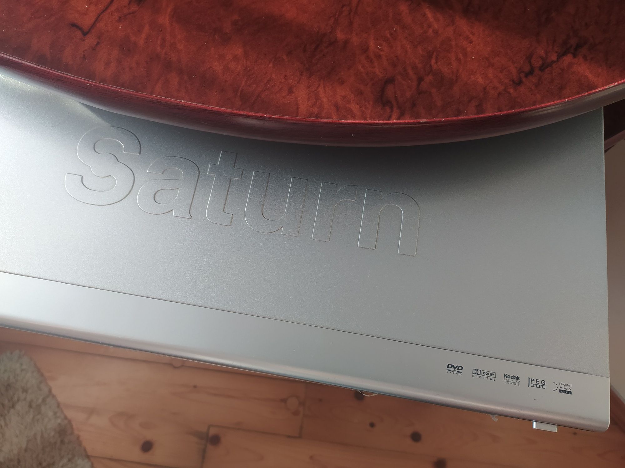 DVD програвач " Saturn "