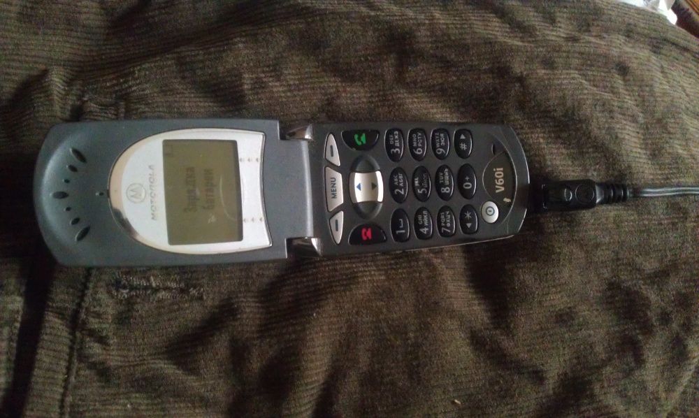 Продам раритет легенду-Motorola V60i в железном корпусе