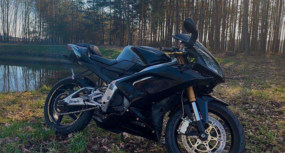 Motor aprilia rs
