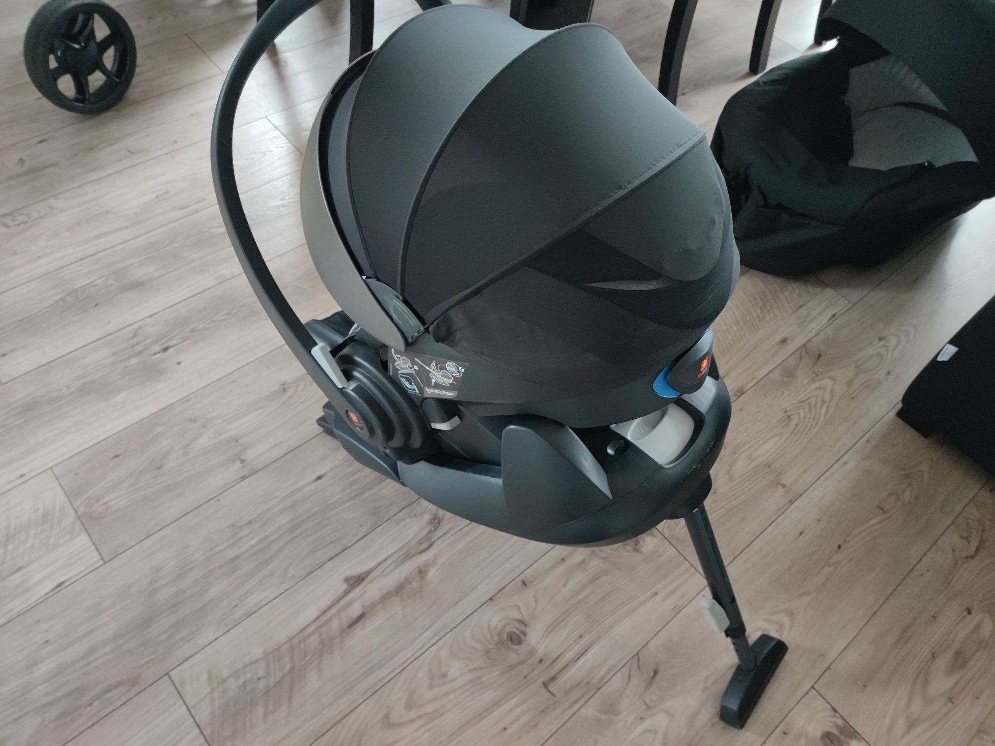 Stokke Xplory V6 wersja limitowana Czarny