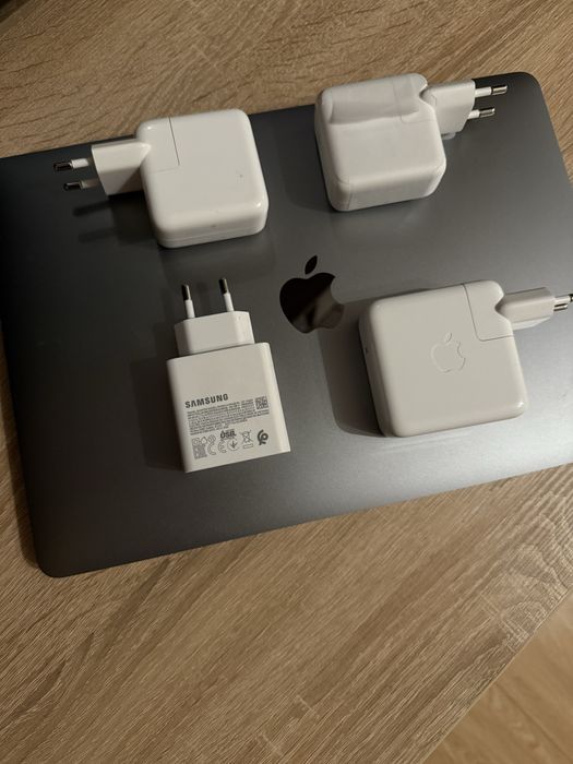 Оригінальні Блок живлення зарядка  Apple Iphone Ipad Macbook