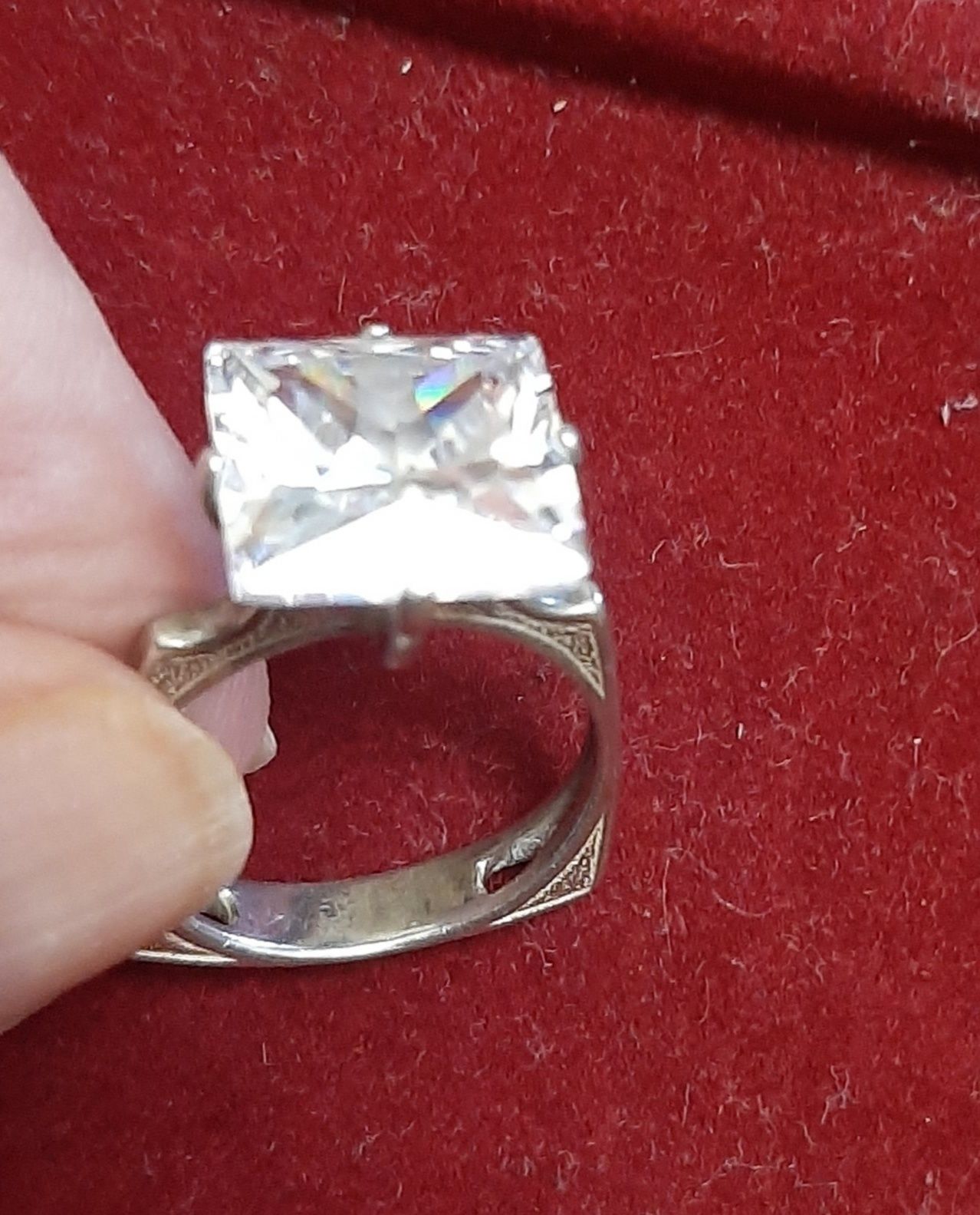 Кольцо серебро с квадратным камнем